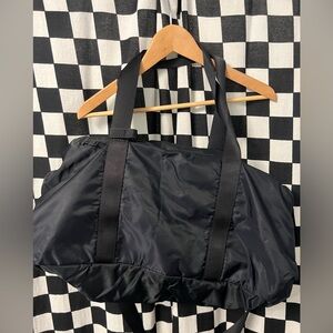 Lululemon fast track duffle bag